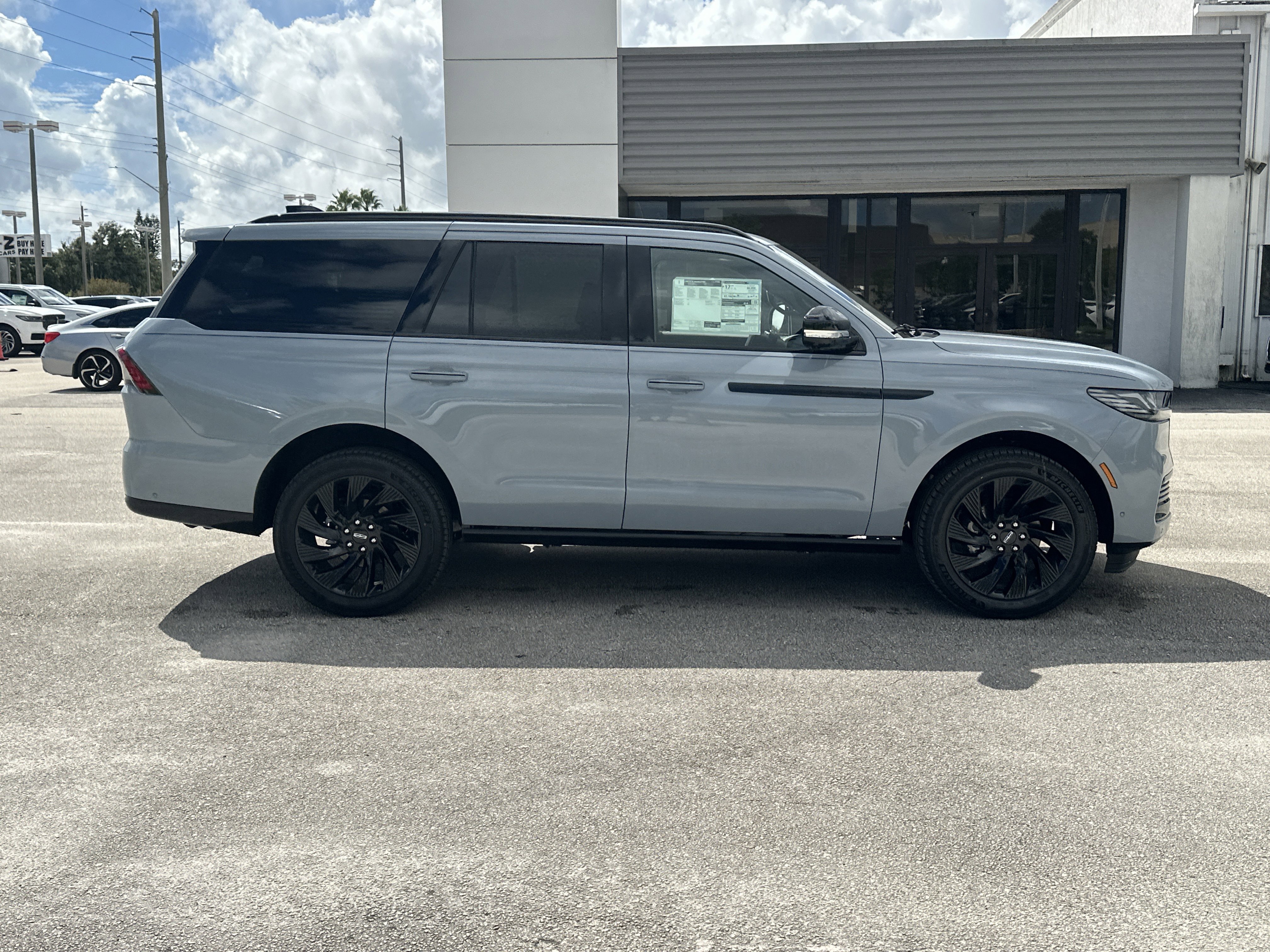New 2025 Lincoln Navigator Reserve image 5