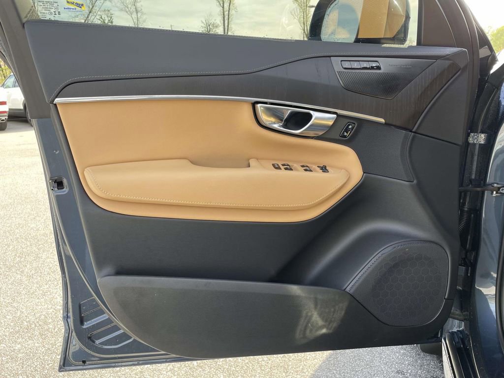 Used 2025 Volvo XC90 B6 Ultra w/ Protection Package image 6
