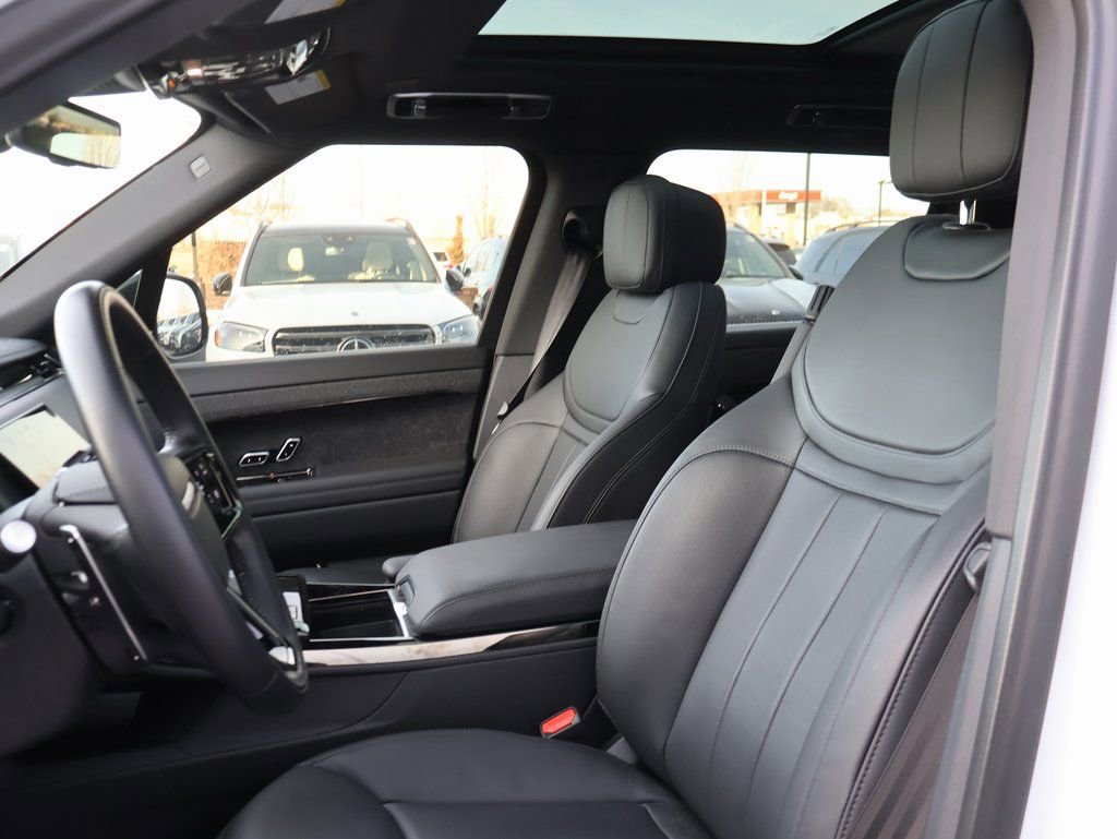 Used 2025 Land Rover Range Rover Sport Dynamic SE image 17