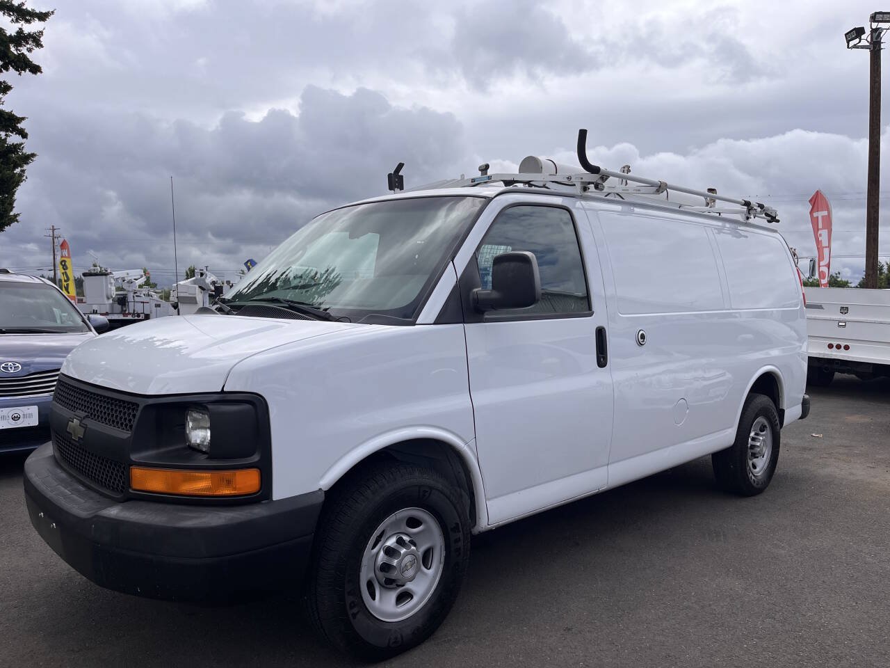 Used 2013 Chevrolet Express 2500 RWD image 1