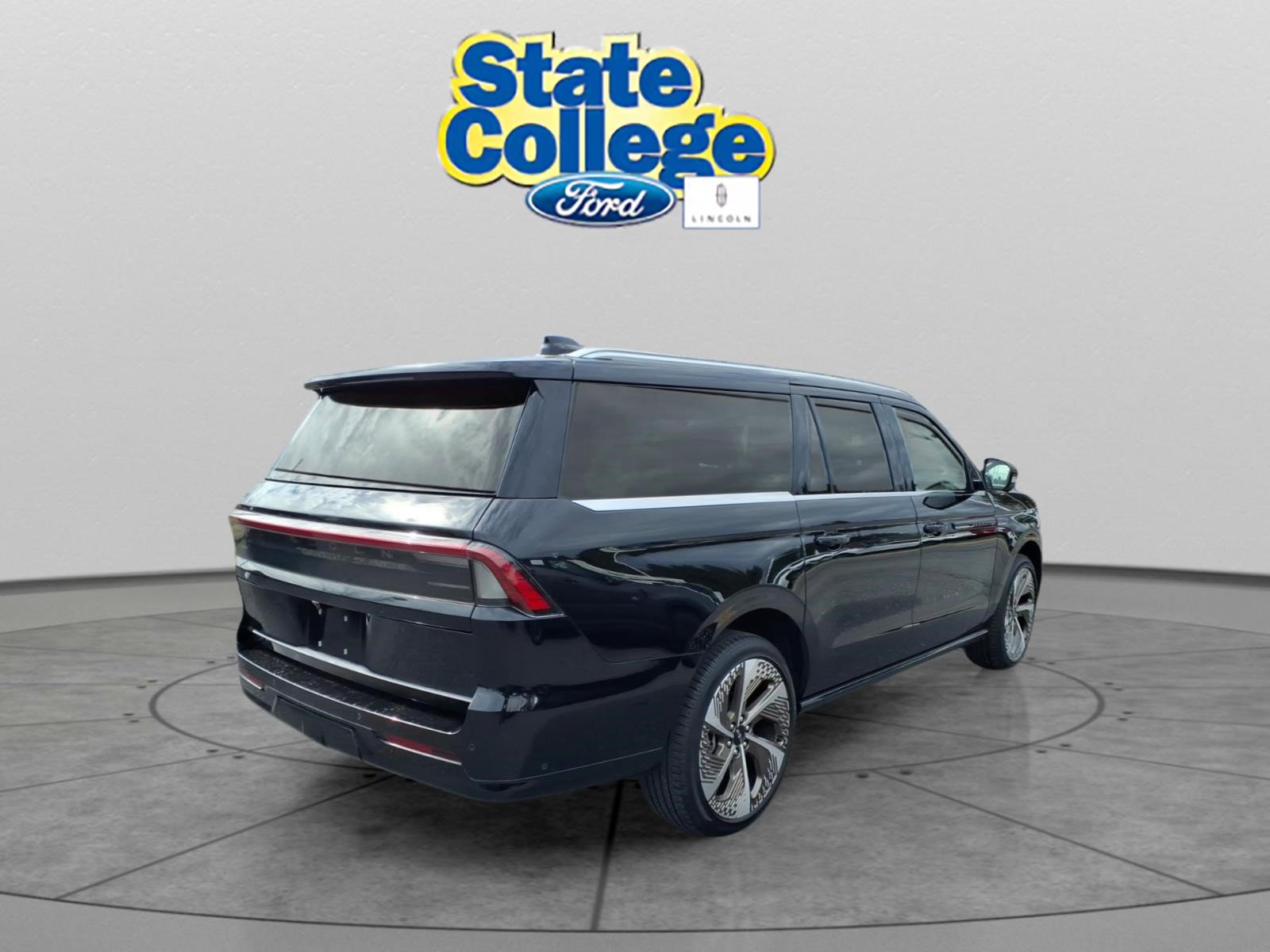 Used 2025 Lincoln Navigator L Black Label image 4