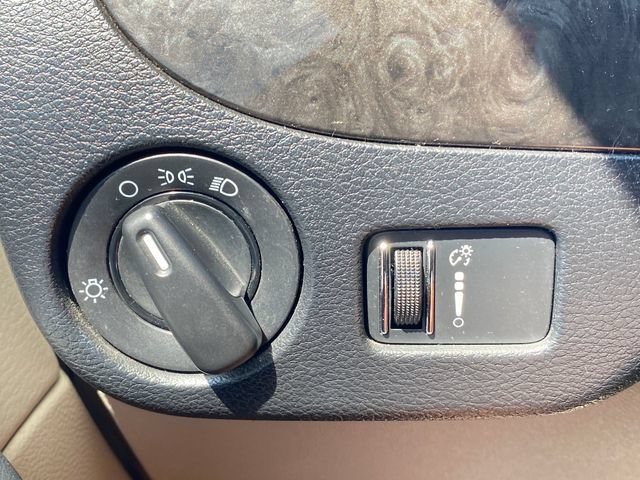 Used 2016 Dodge Grand Caravan SXT FWD image 32