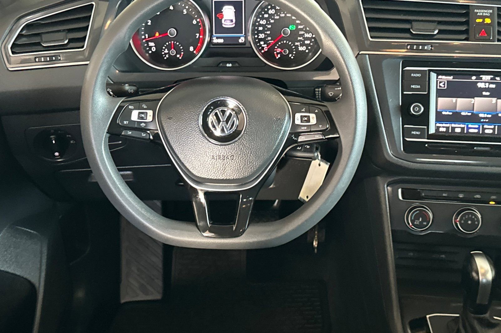 Used 2020 Volkswagen Tiguan S image 11