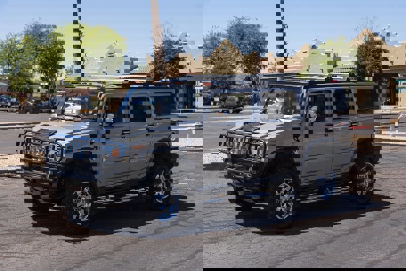 Used 2004 HUMMER H2 w/ Preferred Equipment Group image 1