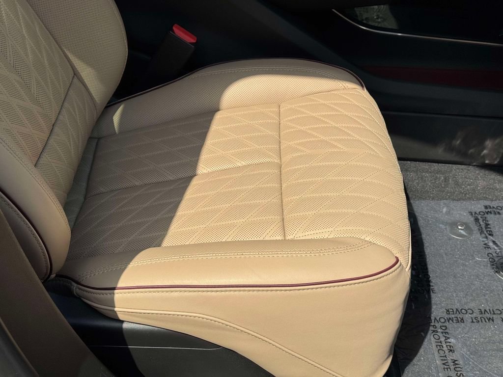 Used 2026 Cadillac Lyriq Signature Luxury w/ Nappa Leather Package AWD/4WD image 15