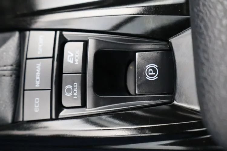 Used 2025 Toyota Camry LE FWD image 30
