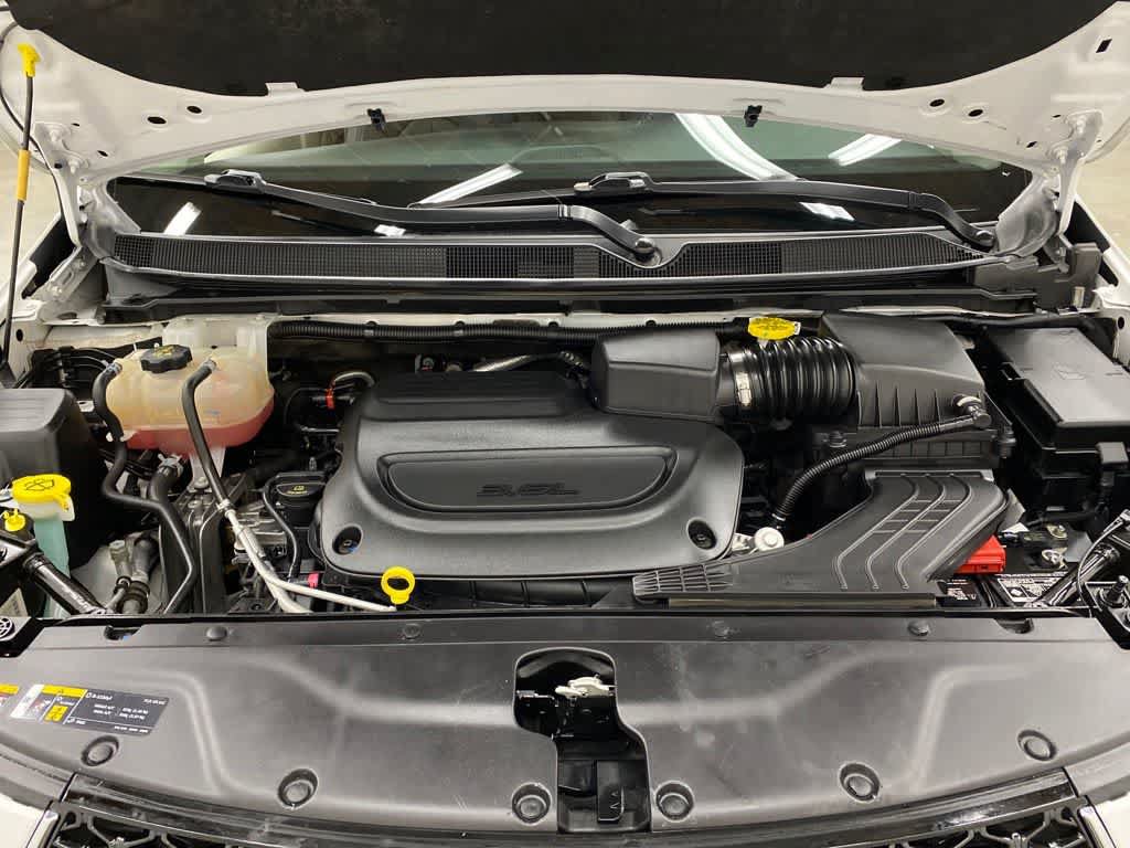 Used 2024 Chrysler Pacifica Touring-L FWD image 12