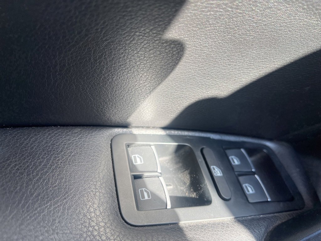 Used 2014 Volkswagen Passat TDI SE image 21