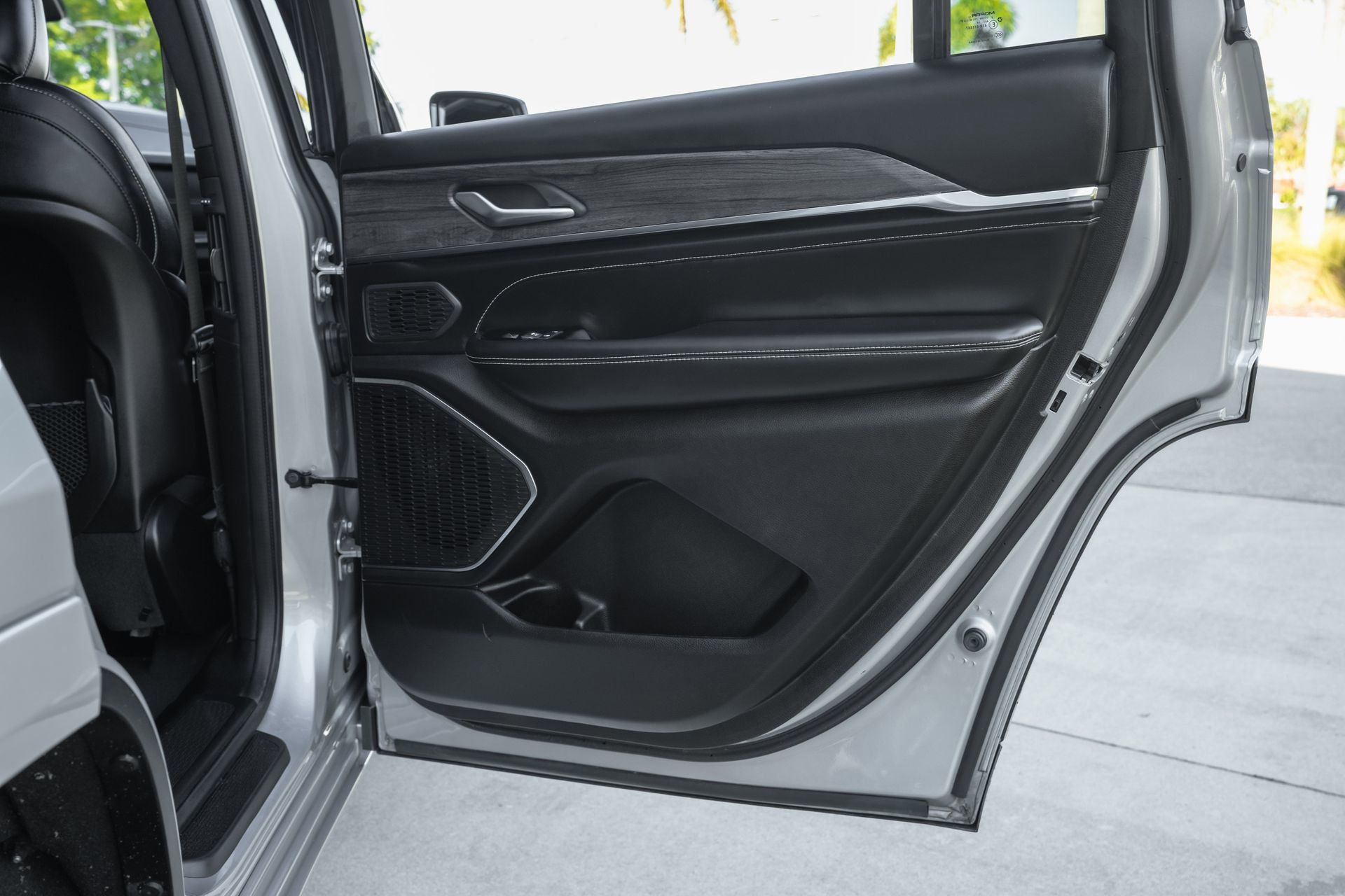 Used 2024 Jeep Grand Cherokee L Overland w/ Trailer Tow Package image 35