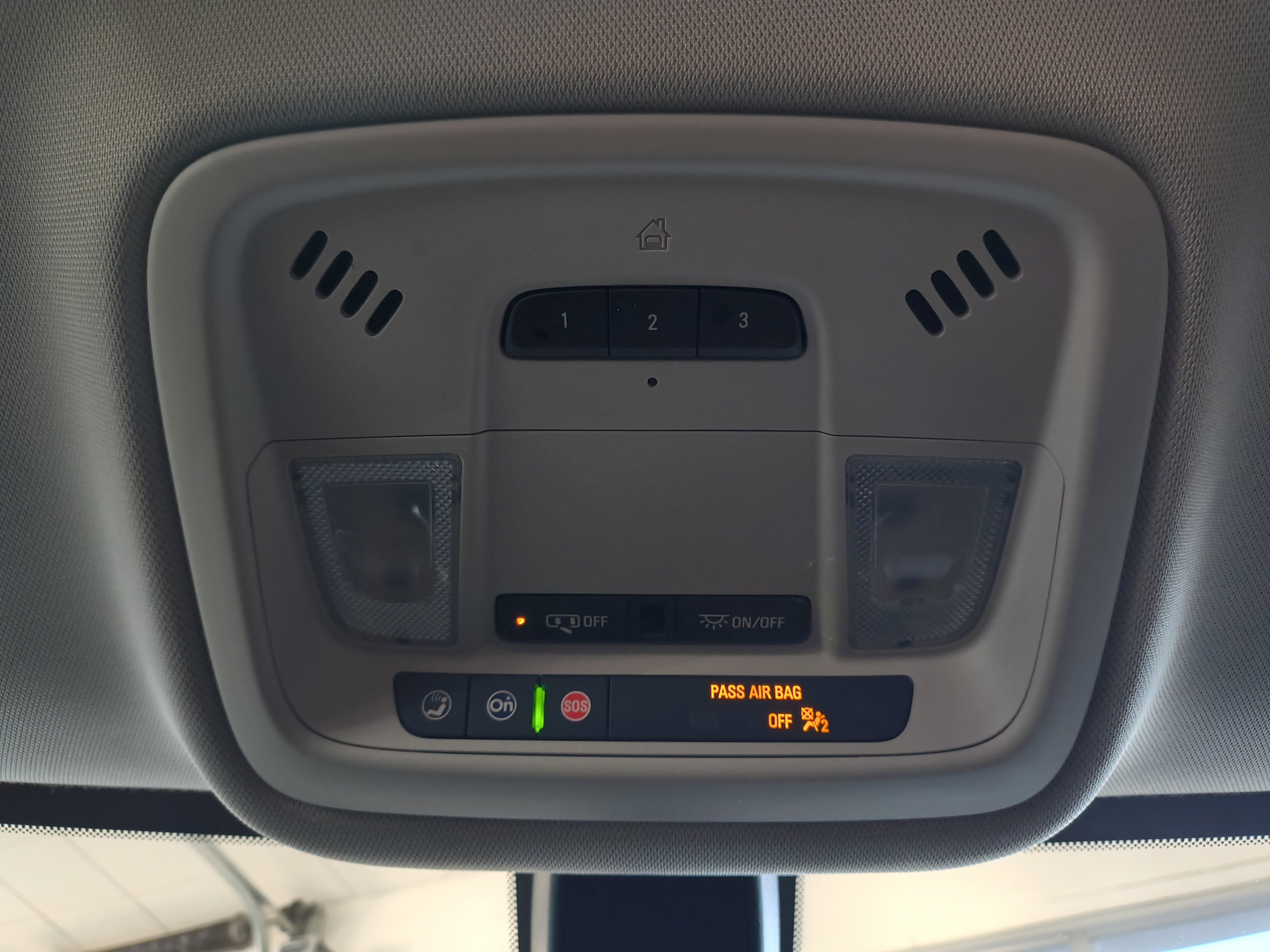 Used 2020 Chevrolet Traverse LT image 18