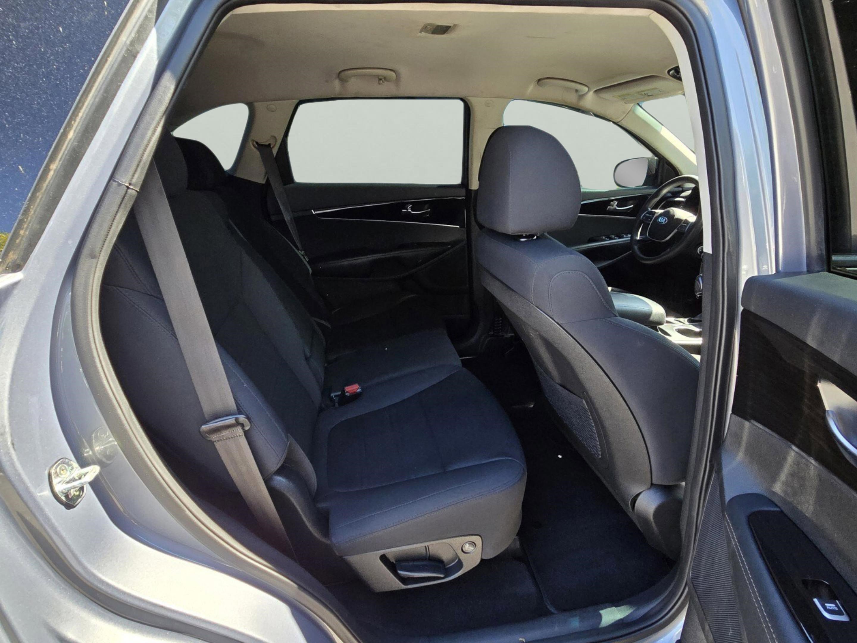 Used 2020 Kia Sorento LX image 27