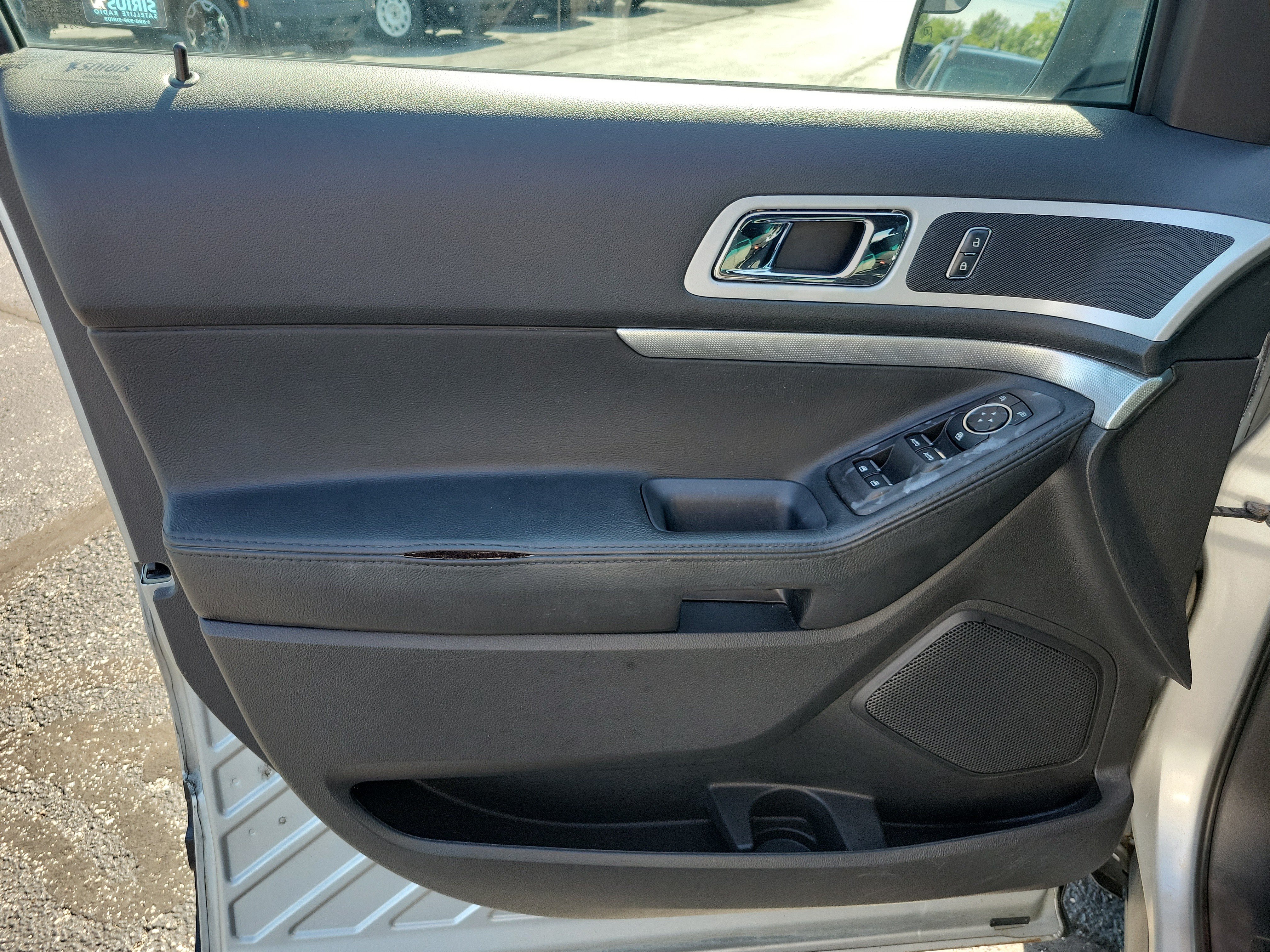 Used 2014 Ford Explorer XLT w/ Equipment Group 201A FWD image 21