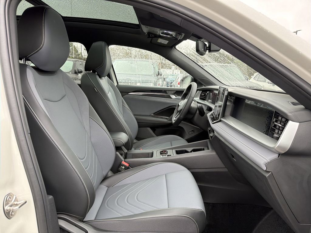 New 2026 Volkswagen Tiguan SE R-Line image 20