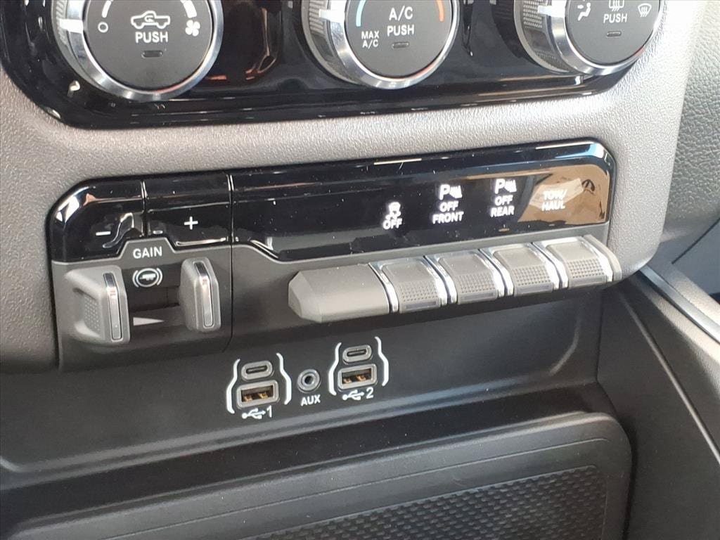 New 2026 RAM 1500 Big Horn AWD/4WD image 24