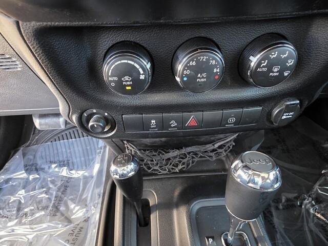 Used 2012 Jeep Wrangler Sahara image 22