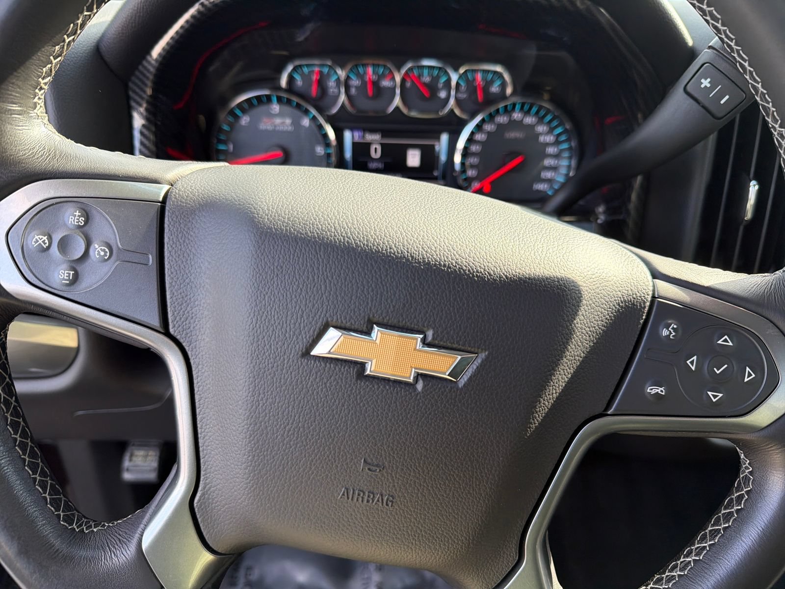 Used 2018 Chevrolet Silverado 1500 LT w/ LT Convenience Package AWD/4WD image 18