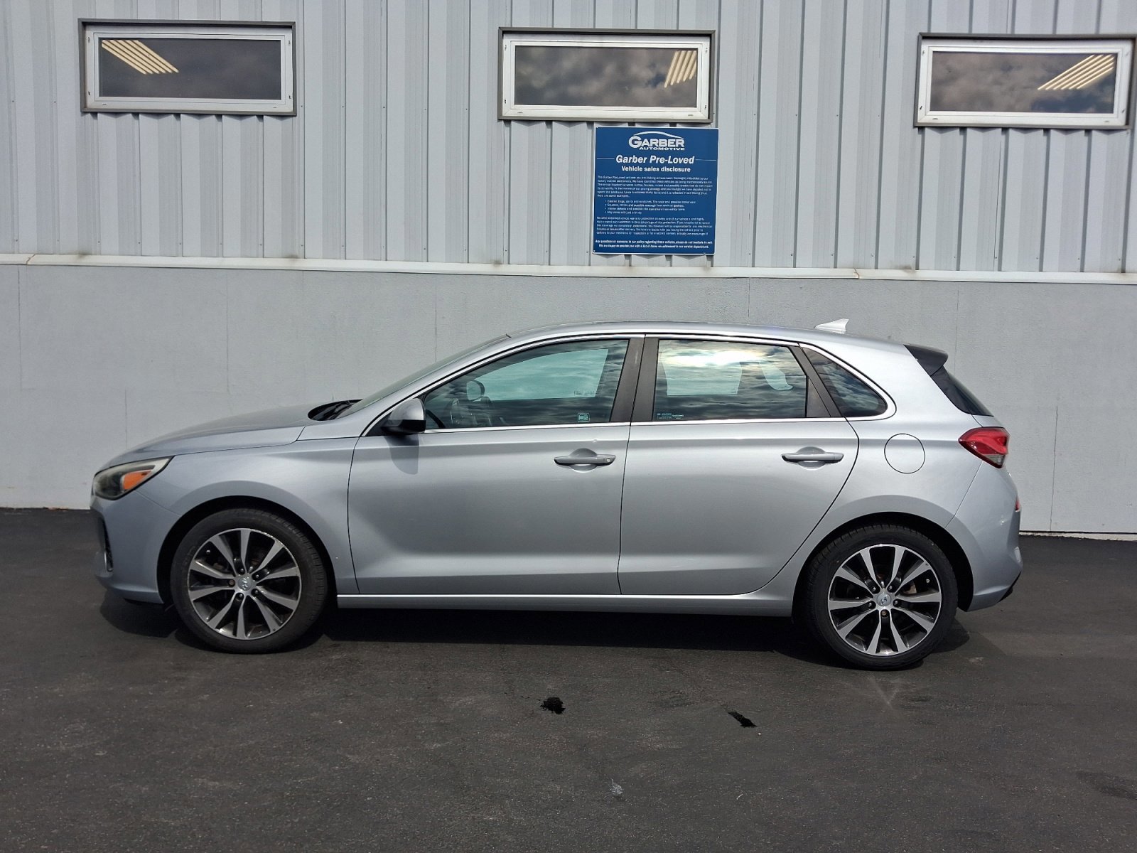 Used 2020 Hyundai Elantra GT FWD image 2