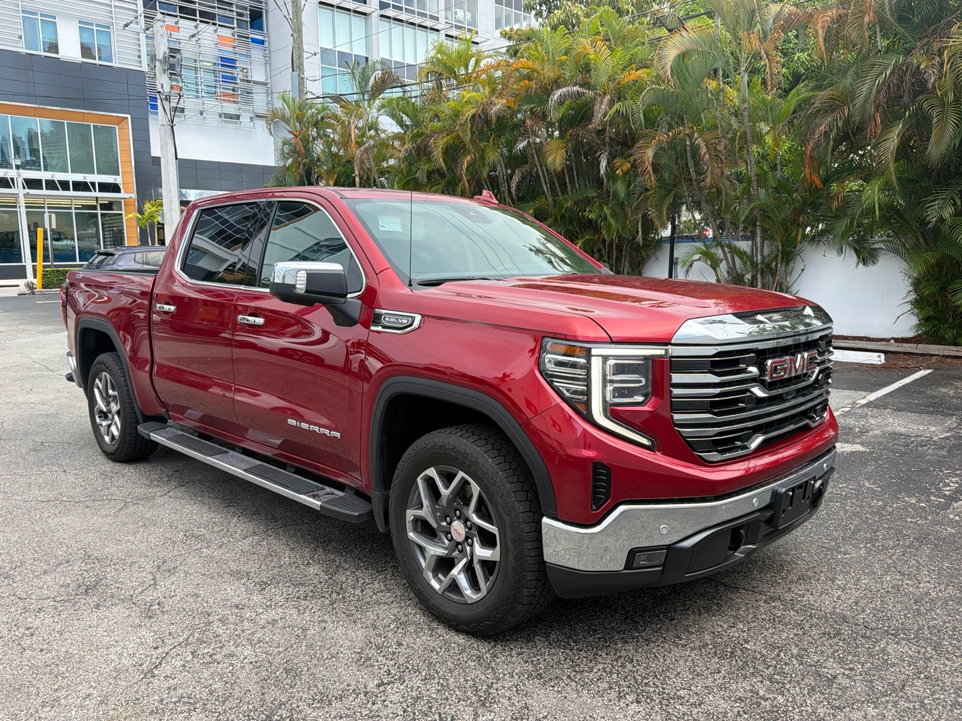 Used 2025 GMC Sierra 1500 SLT w/ SLT Premium Plus Package AWD/4WD image 3