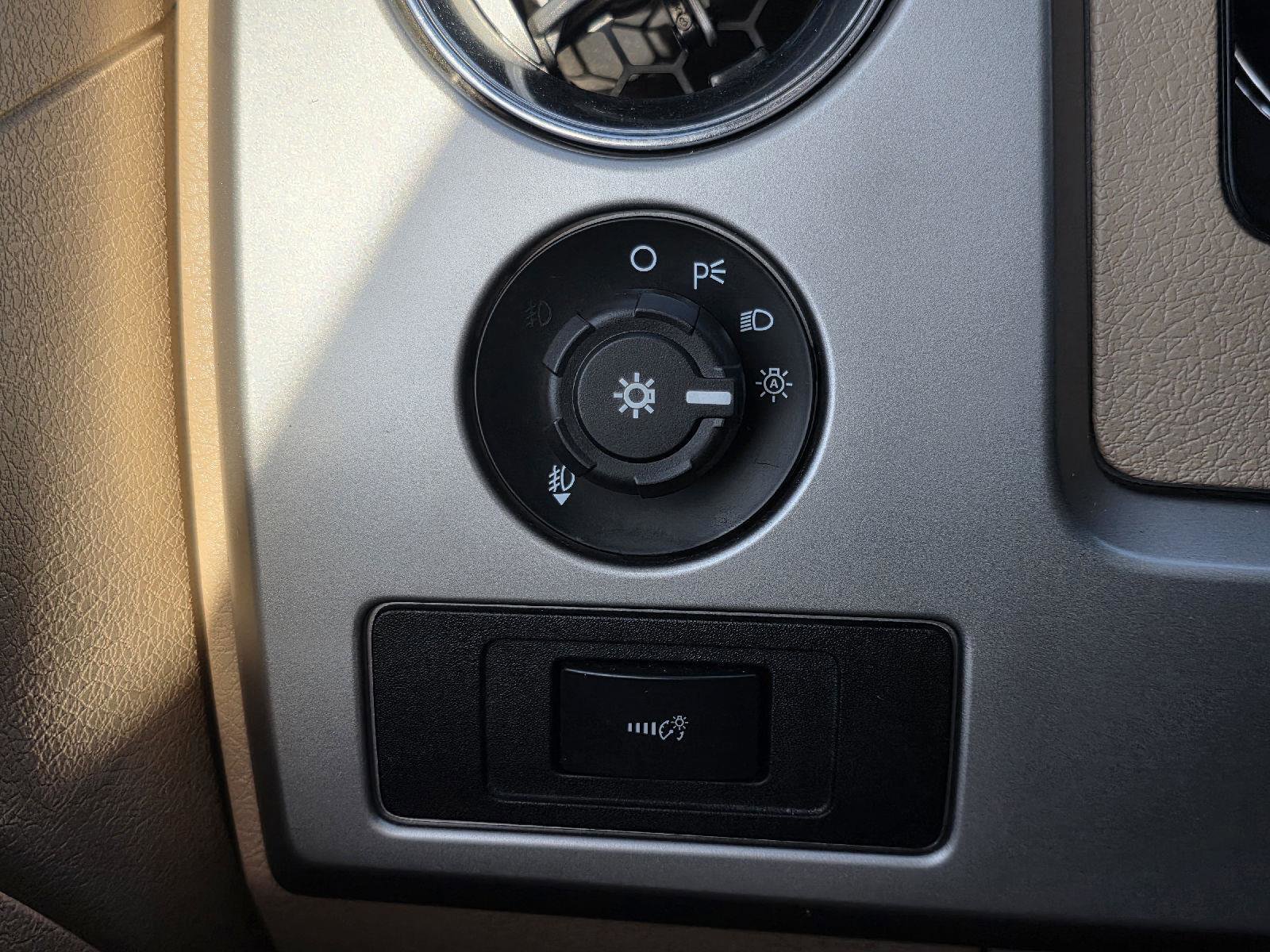 Used 2013 Ford F150 Lariat w/ Luxury Equipment Group image 12