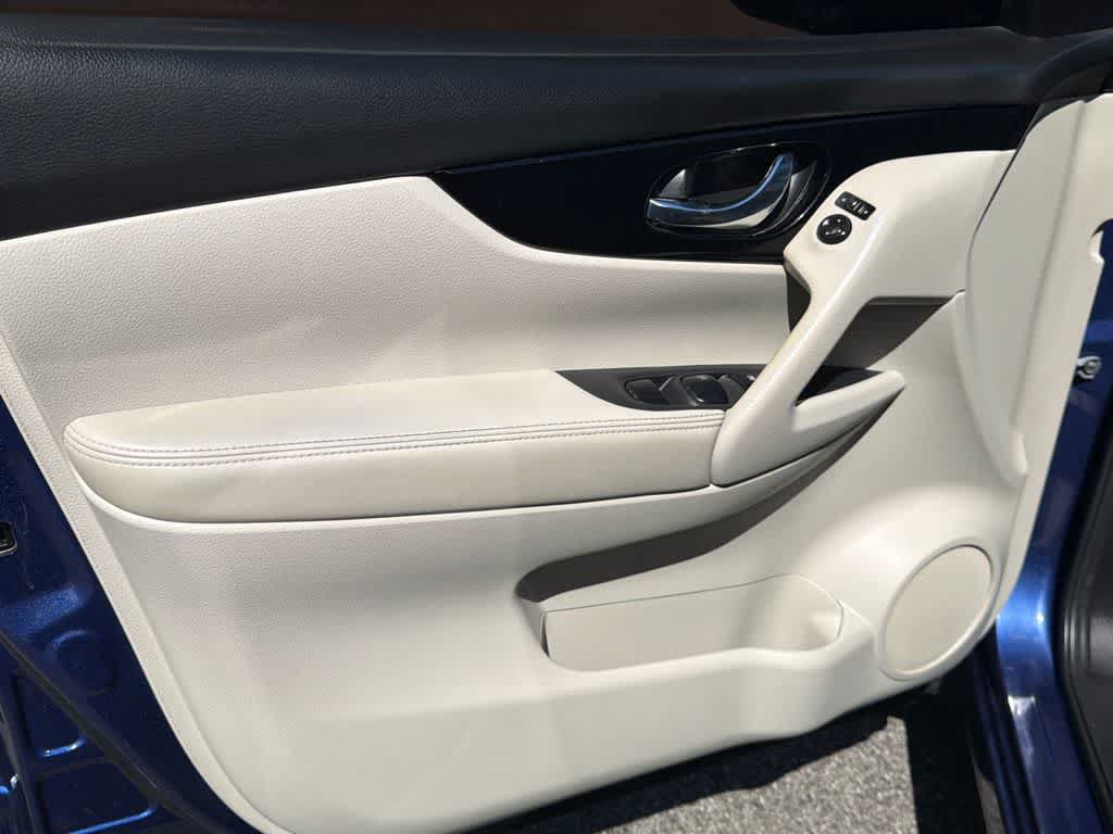 Used 2019 Nissan Rogue Sport SV AWD/4WD image 11