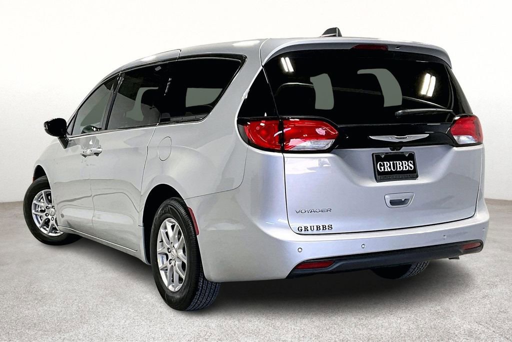 New 2026 Chrysler Voyager LX image 4