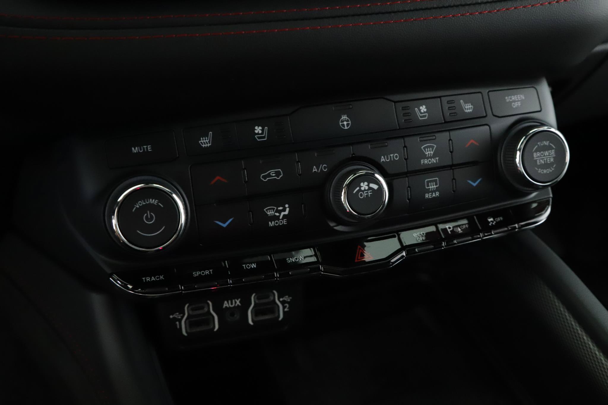 Used 2023 Dodge Durango R/T w/ Tow 'N Go Package AWD/4WD image 16