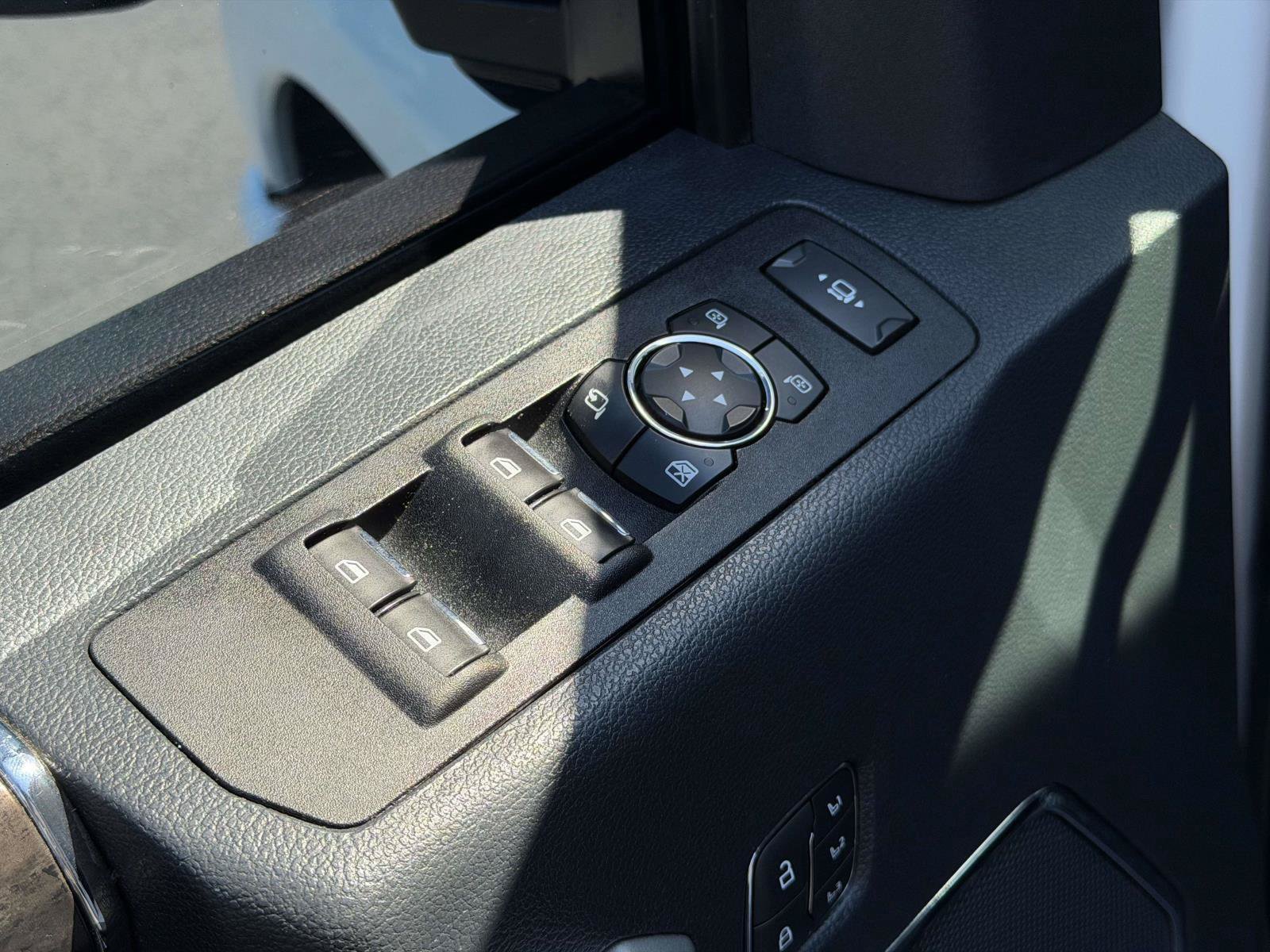 Used 2022 Ford F250 Lariat w/ Black Appearance Package AWD/4WD image 7