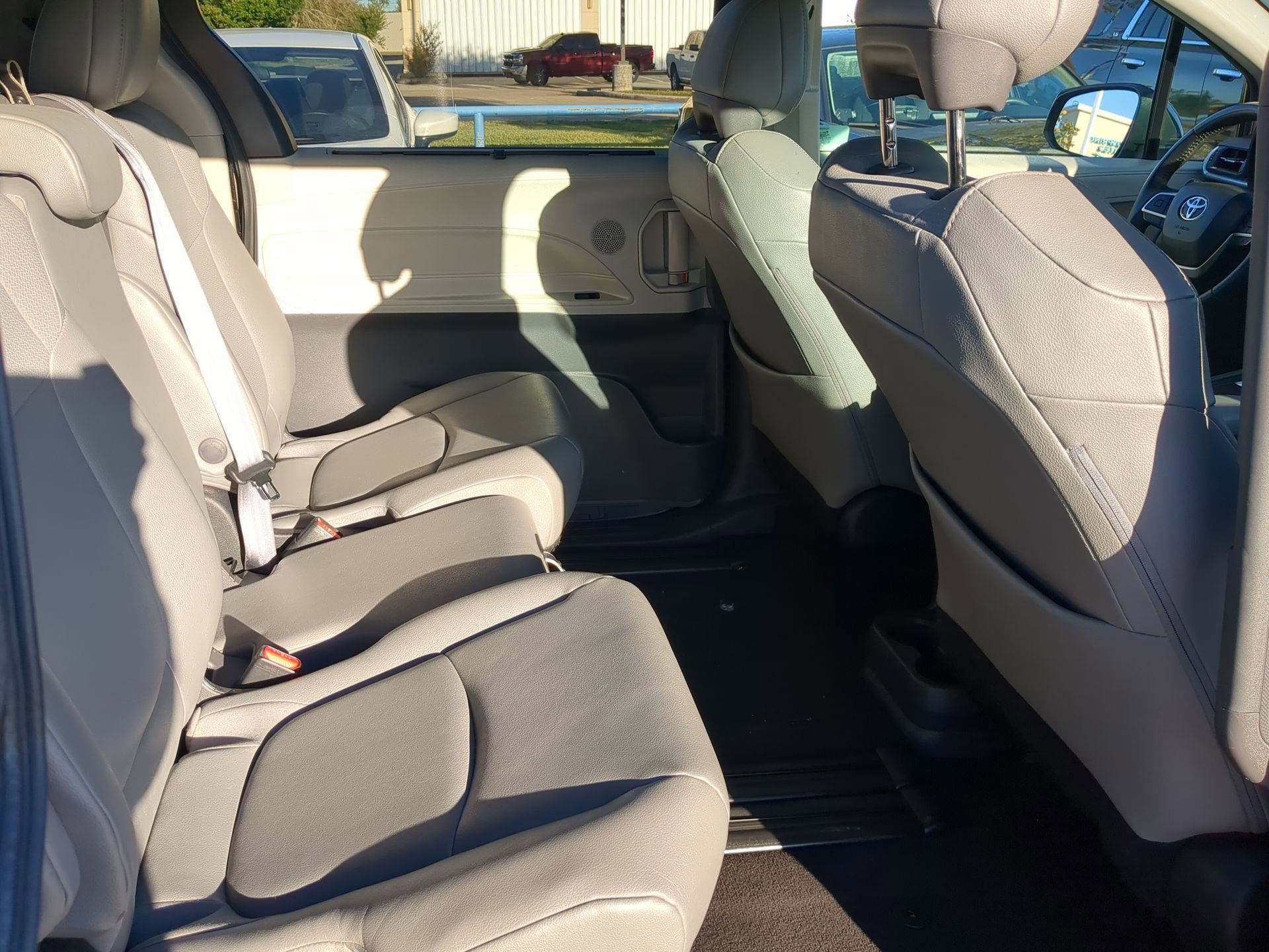 Used 2023 Toyota Sienna XLE image 30