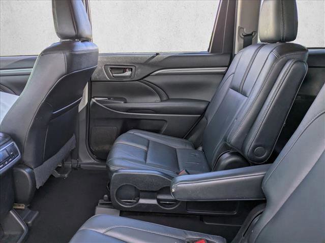 Used 2017 Toyota Highlander SE image 20
