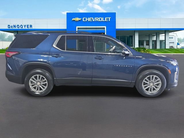 Used 2023 Chevrolet Traverse LT w/ Rear Camera Mirror Package image 8