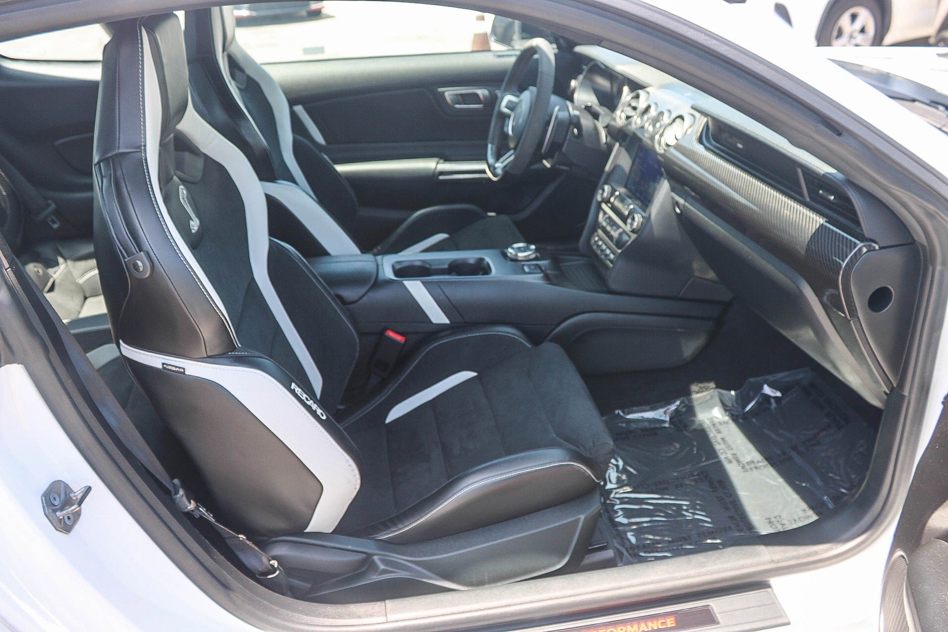 Used 2022 Ford Mustang Shelby GT500 w/ Technology Package RWD image 17