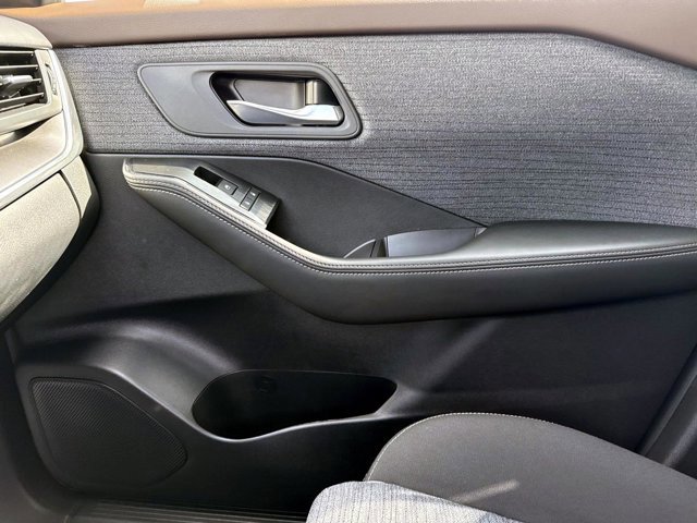 Used 2023 Nissan Rogue SV FWD image 22