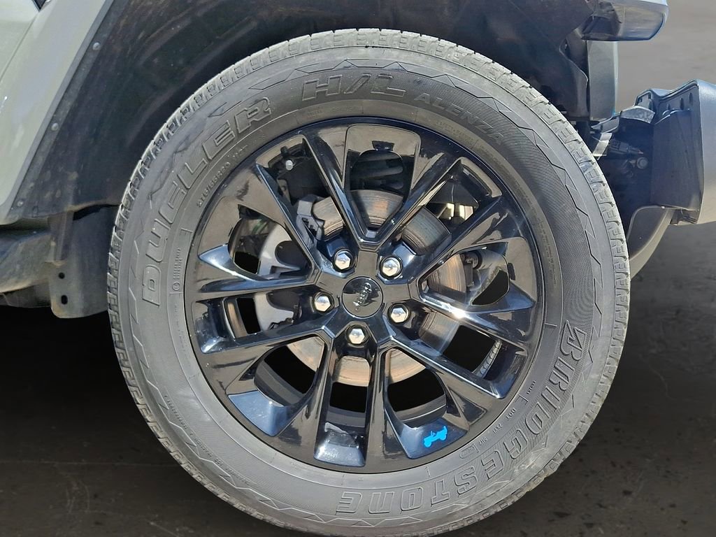 Used 2023 Jeep Wrangler Unlimited Sahara w/ Cold Weather Group AWD/4WD image 9