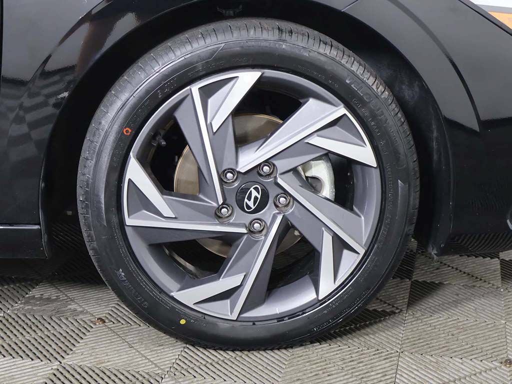 Used 2025 Hyundai Elantra SEL FWD image 23