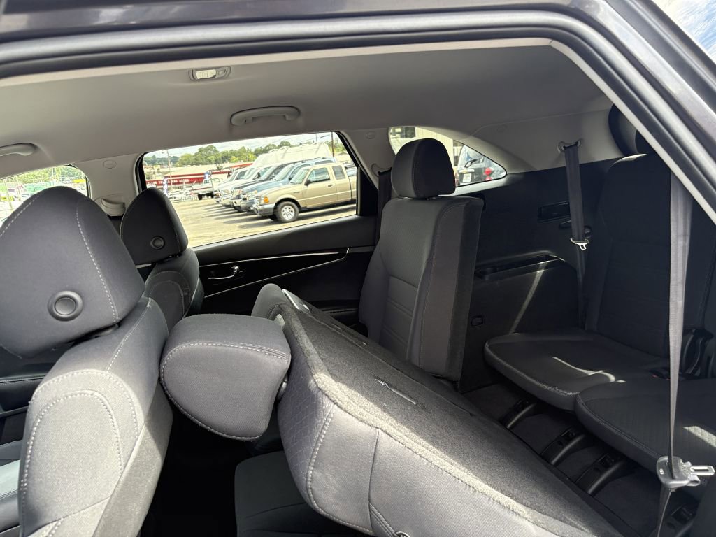 Used 2018 Kia Sorento LX image 17