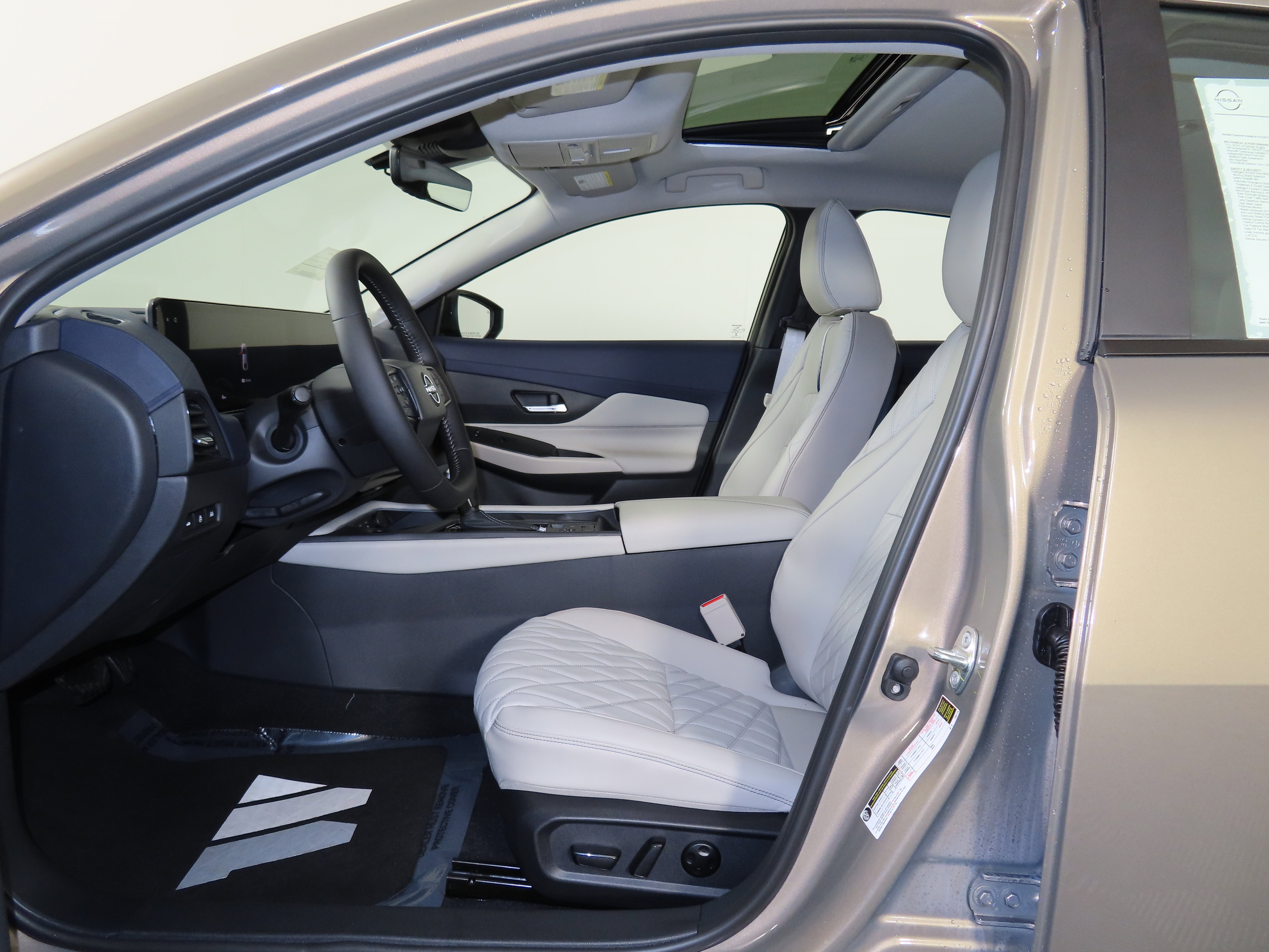 New 2026 Nissan Sentra SL w/ Floor Mat Package FWD image 4
