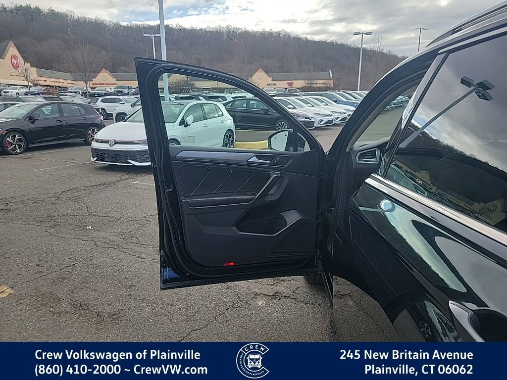 Certified 2022 Volkswagen Tiguan SE image 37