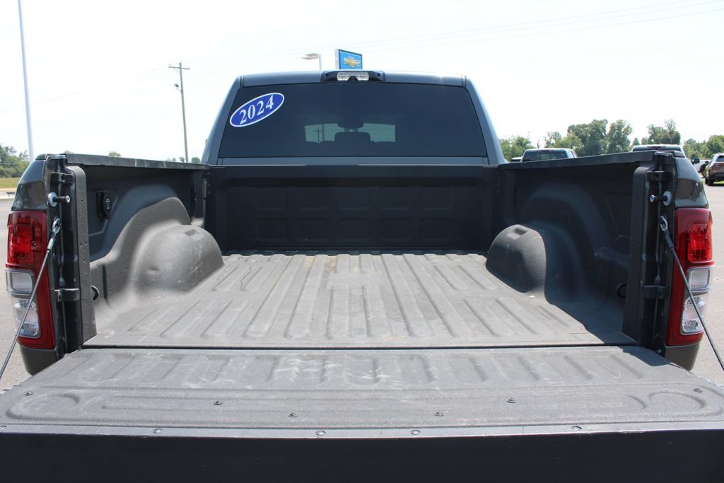 Used 2024 RAM 2500 Big Horn w/ Night Edition AWD/4WD image 18
