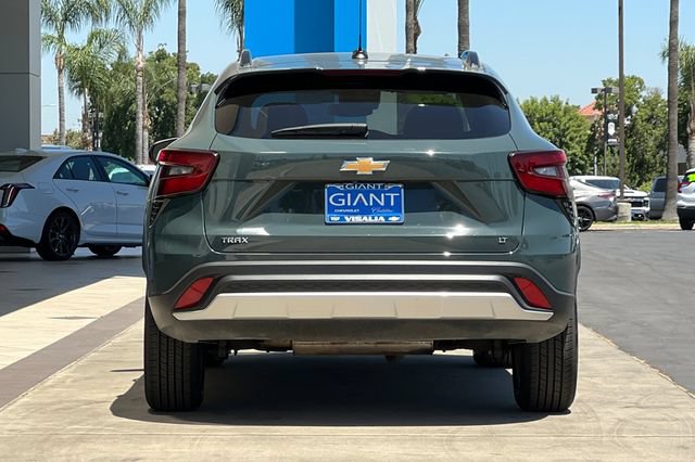 Used 2025 Chevrolet Trax LT FWD image 5