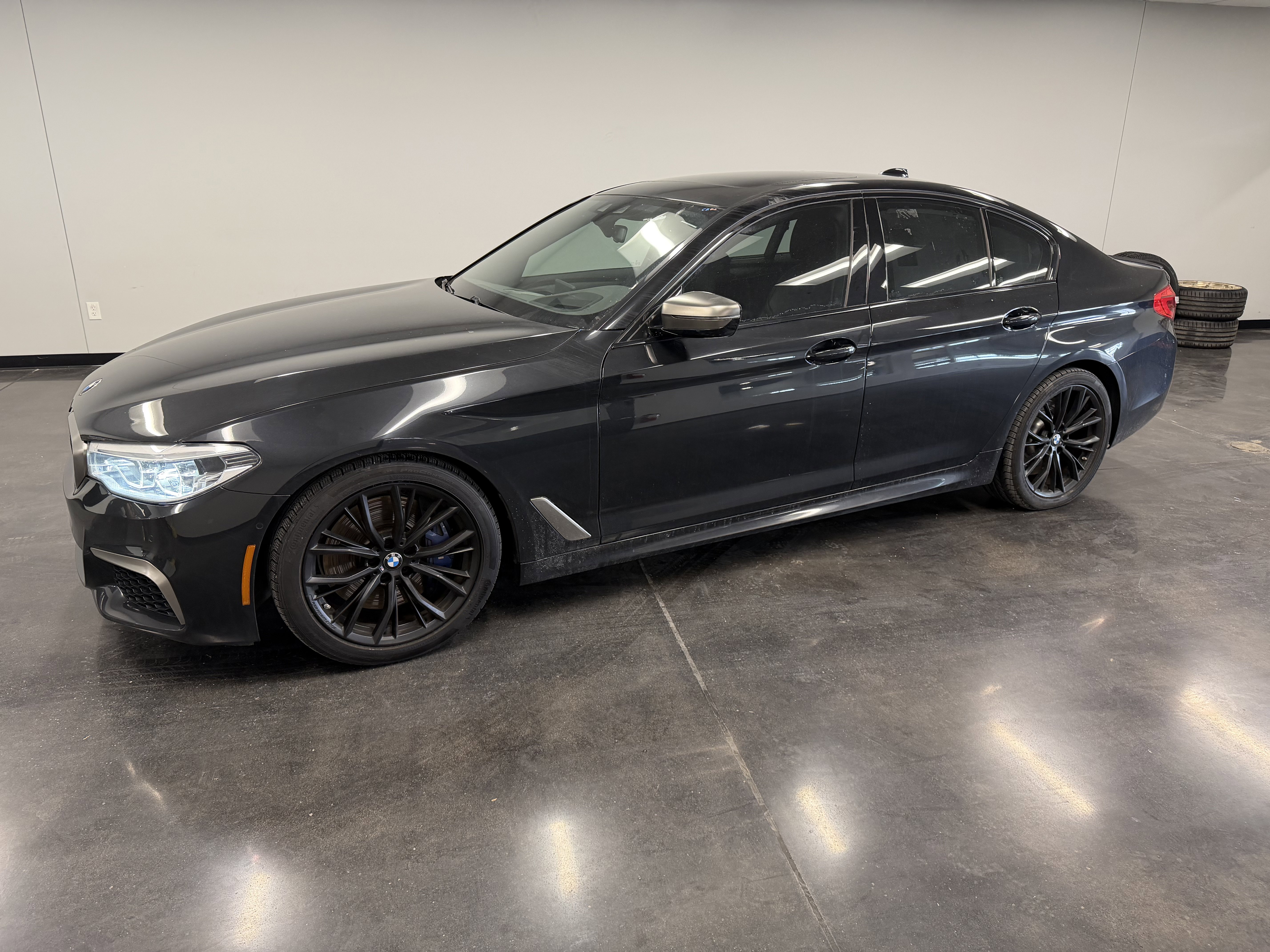 Used 2020 BMW M550i xDrive image 2