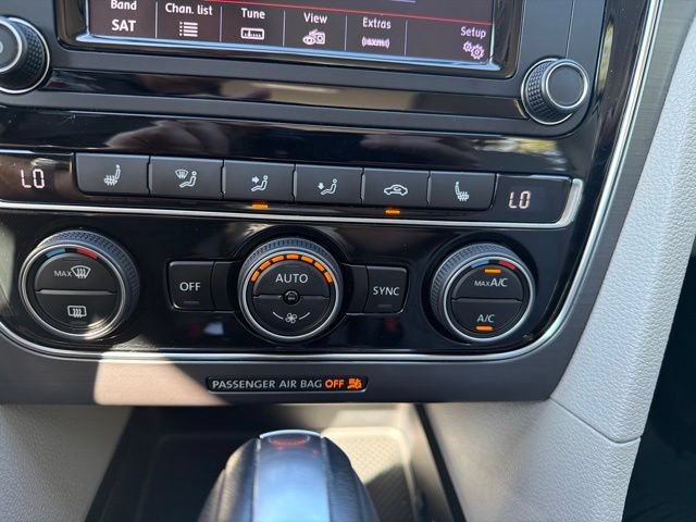 Used 2017 Volkswagen Passat 1.8T R-Line w/ R-Line Lighting Package FWD image 15