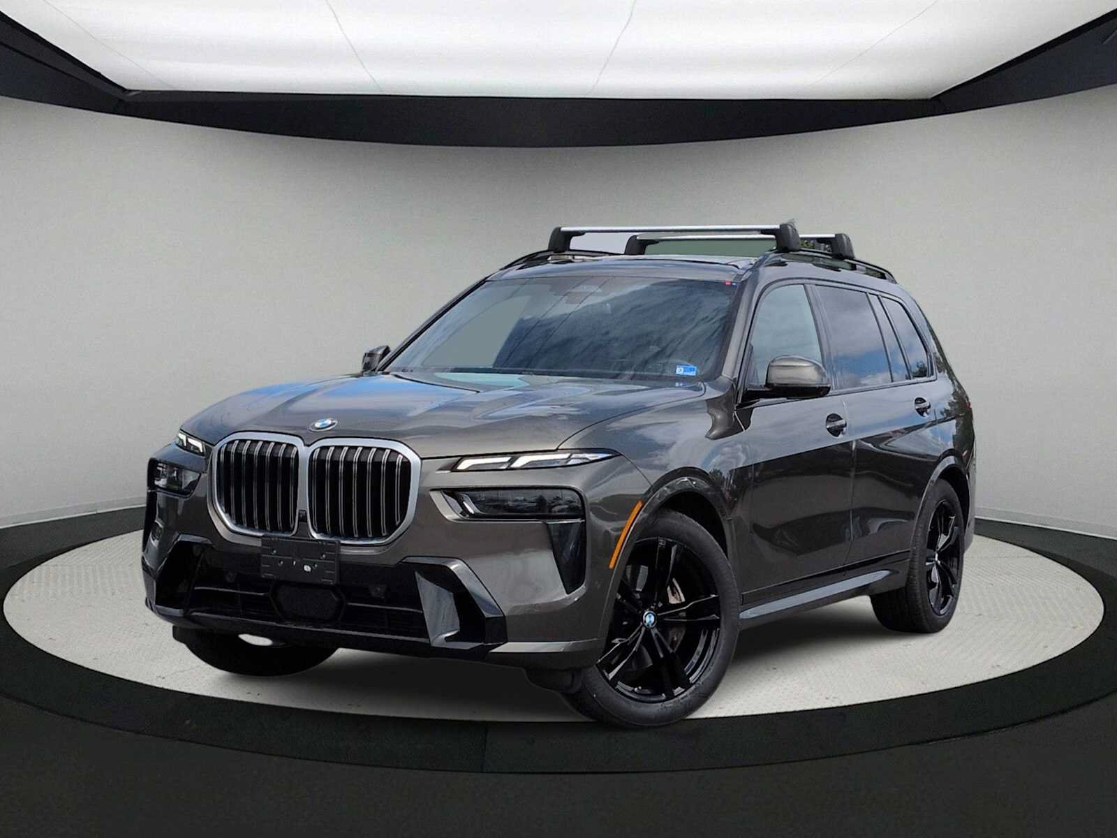 Used 2024 BMW X7 xDrive40i w/ M Sport Package AWD/4WD image 1
