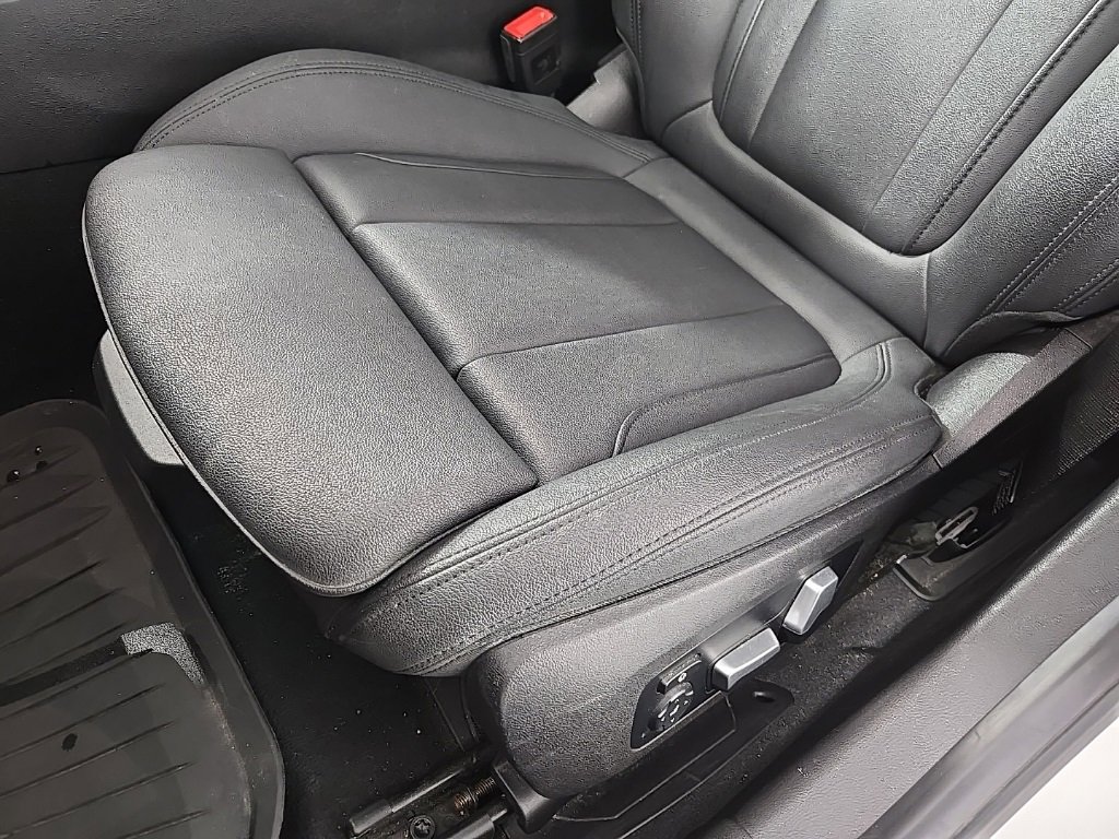 Used 2021 BMW 330i xDrive Sedan w/ Convenience Package image 13