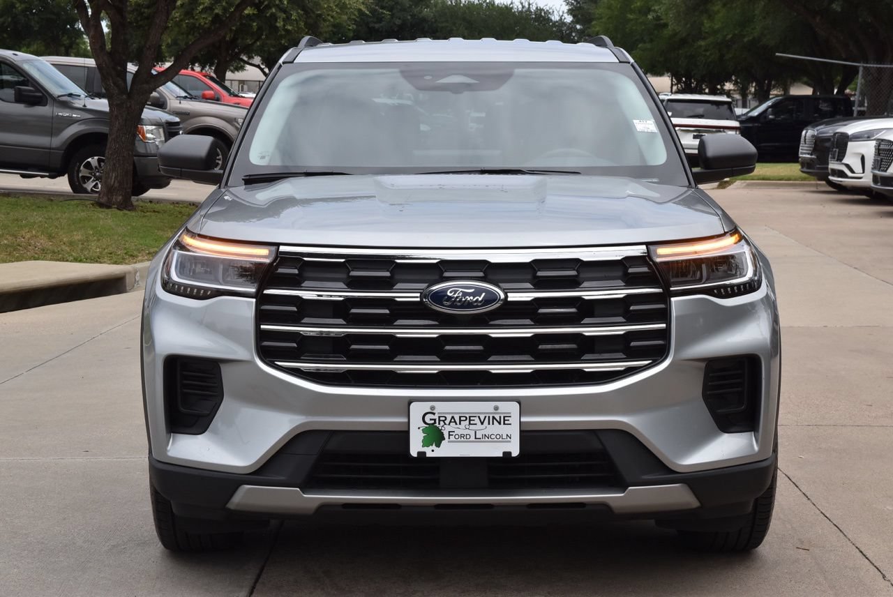 Certified 2025 Ford Explorer Active RWD image 3
