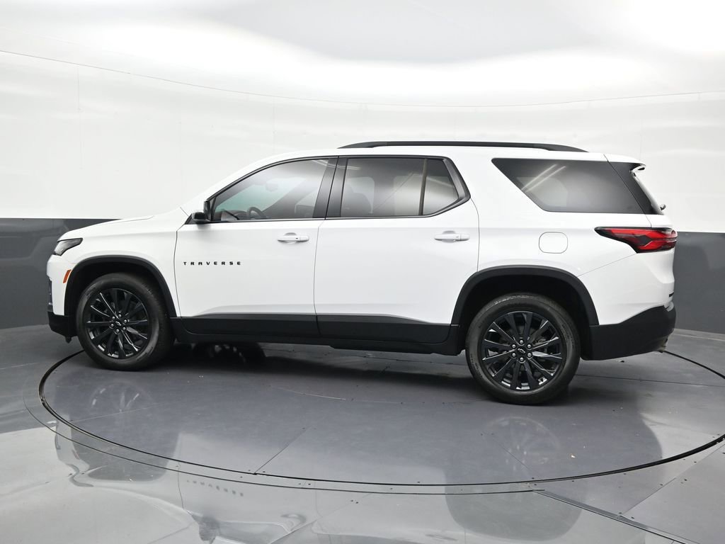 Used 2023 Chevrolet Traverse RS FWD image 2