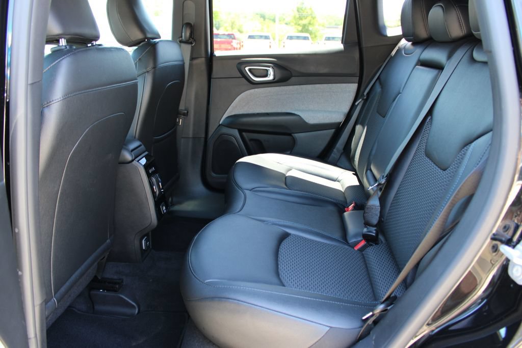 Used 2025 Jeep Compass Latitude AWD/4WD image 31