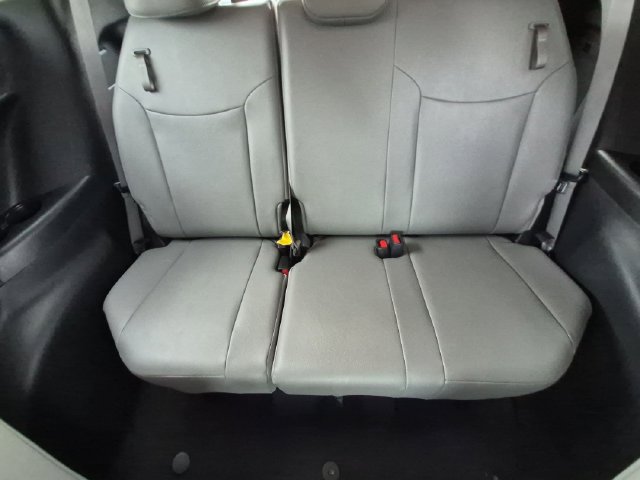 Used 2025 Toyota Sienna XLE FWD image 27