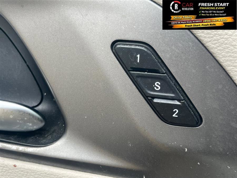 Used 2023 Chrysler Pacifica Touring-L FWD image 29