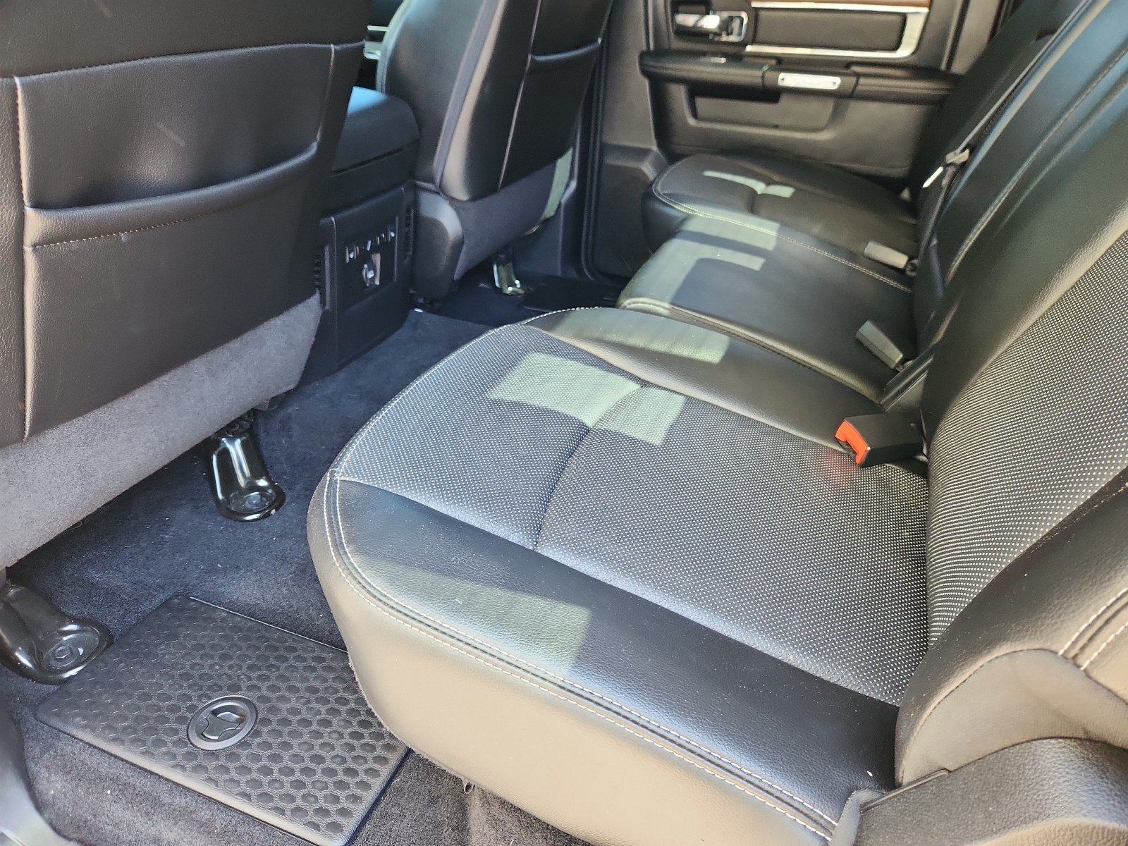 Used 2015 RAM 1500 Laramie w/ Convenience Group AWD/4WD image 11
