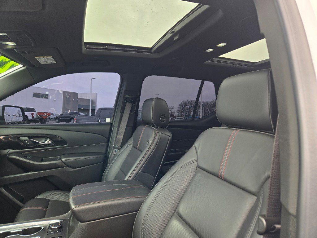 Used 2022 Chevrolet Traverse RS w/ LPO, Floor Liner Package AWD/4WD image 27